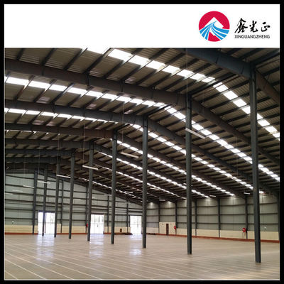 Gudang Baja Prefab Kapasitas Besar Dengan Panel Sandwich Panel Dinding Dan Jendela Aluminium