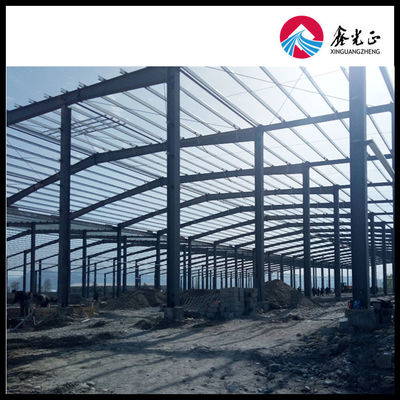 Gudang Baja Prefab Kapasitas Besar Dengan Panel Sandwich Panel Dinding Dan Jendela Aluminium
